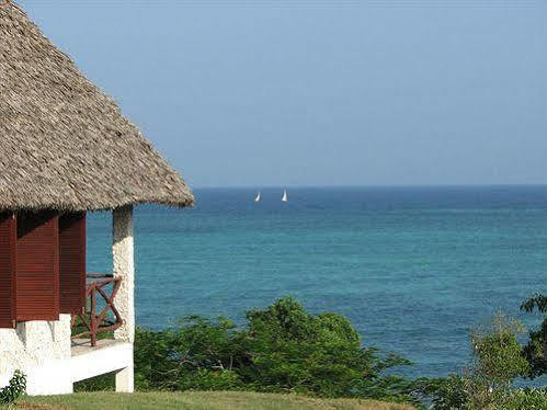 Tijara Beach Hotel Mombasa Kültér fotó